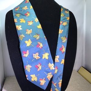 Adorable vintage Autumn/ Fall Huntington tie